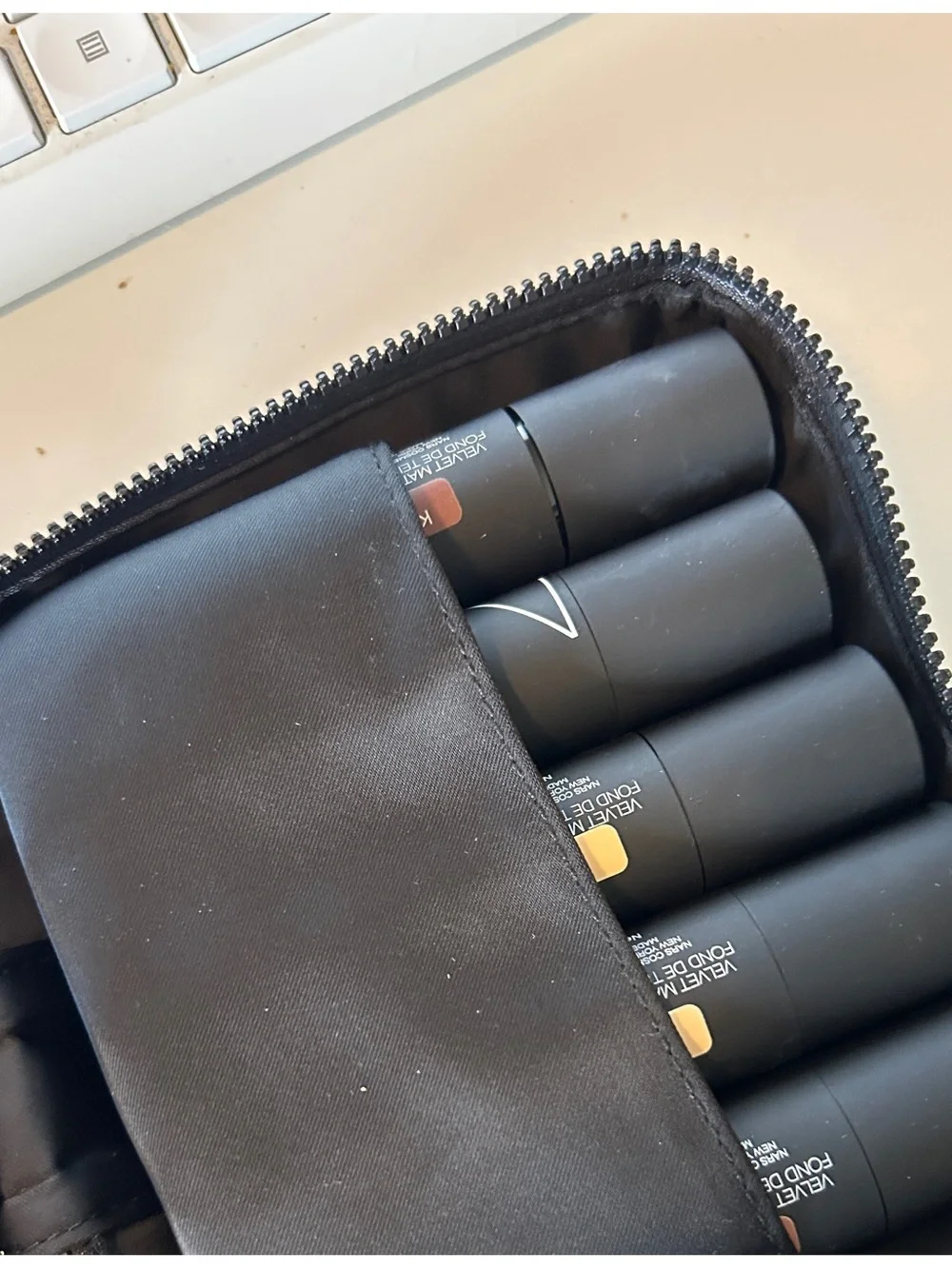 NARS compact black